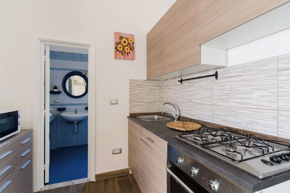Wood, Flooring, Interior Design, Floor, Countertop, Room, Home, Kitchen, Furniture, Major Appliance