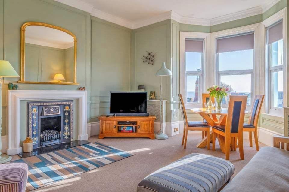 A bright sea-view lounge overlooking the Bowling Green and Seaton’s beautiful coastline