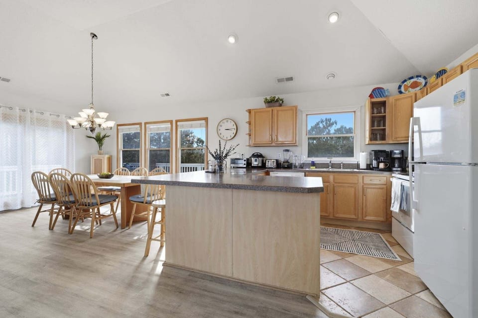 House, Multiple Bedrooms | Private kitchen | Fridge, oven, coffee/tea maker, toaster