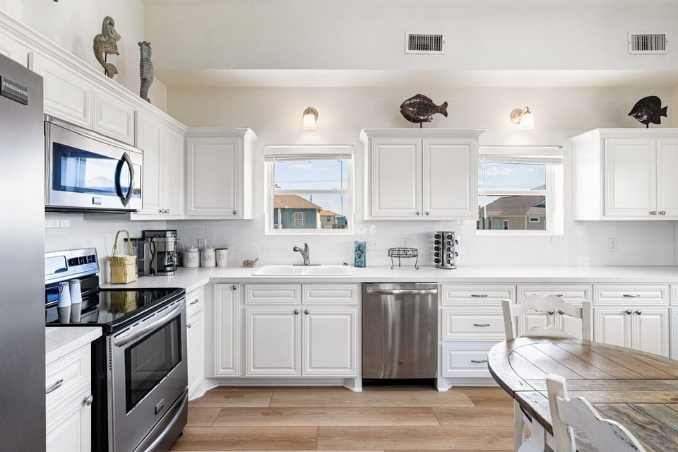 House, 2 Bedrooms | Private kitchen | Coffee/tea maker, fridge