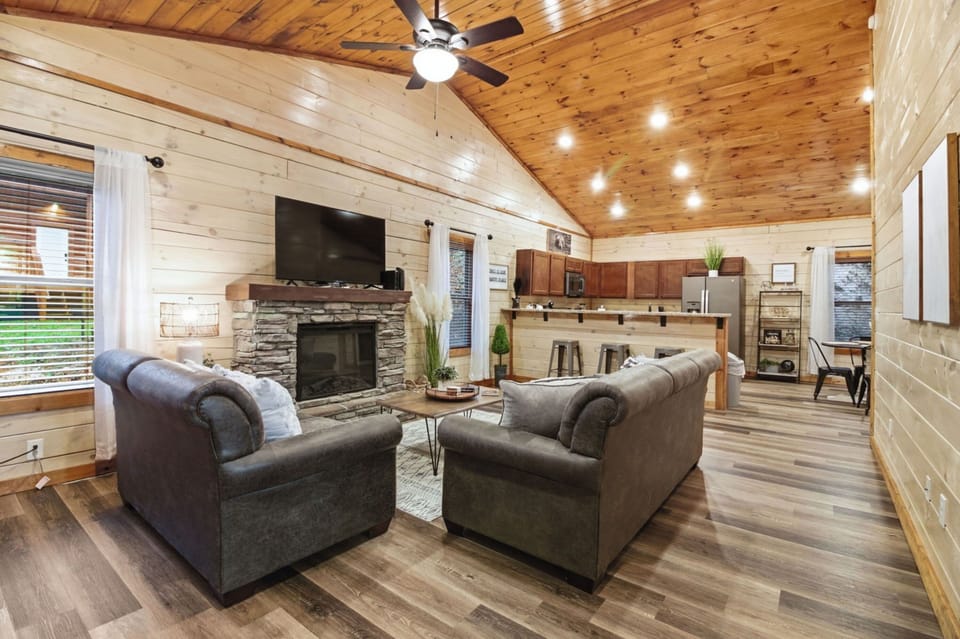 Signature Cabin, 1 Bedroom, Hot Tub | Living room | 32-inch Smart TV with digital channels, fireplace