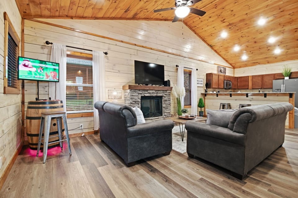 Signature Cabin, 1 Bedroom, Hot Tub | Living room | 32-inch Smart TV with digital channels, fireplace