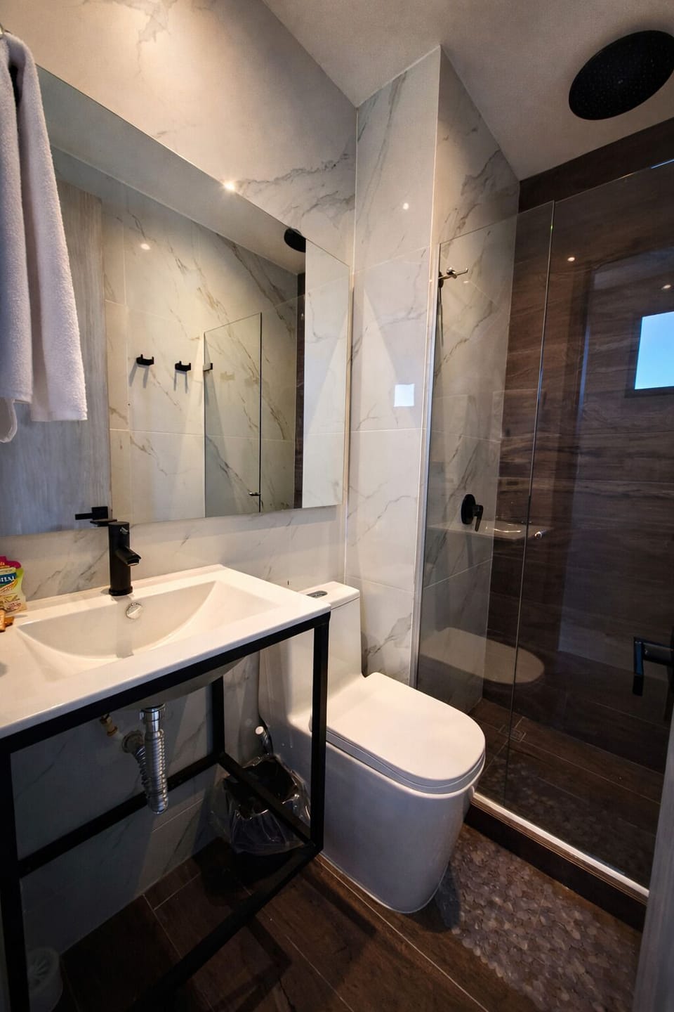 Apartment, 1 King Bed, Non Smoking | Bathroom | Shower, free toiletries, hair dryer, towels