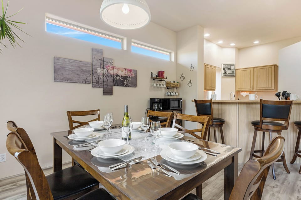Fully equipped with stainless steel appliances, ample counter space. Seating for six.