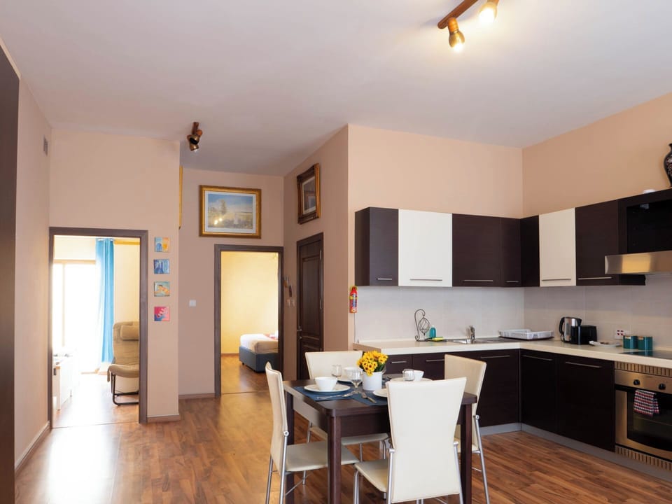 Apartment (2 Bedrooms) | Front of property