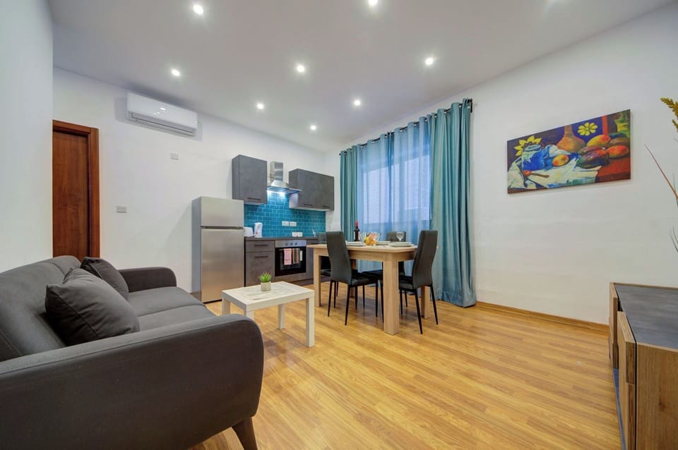 Apartment (1 Bedroom) | Living area | TV