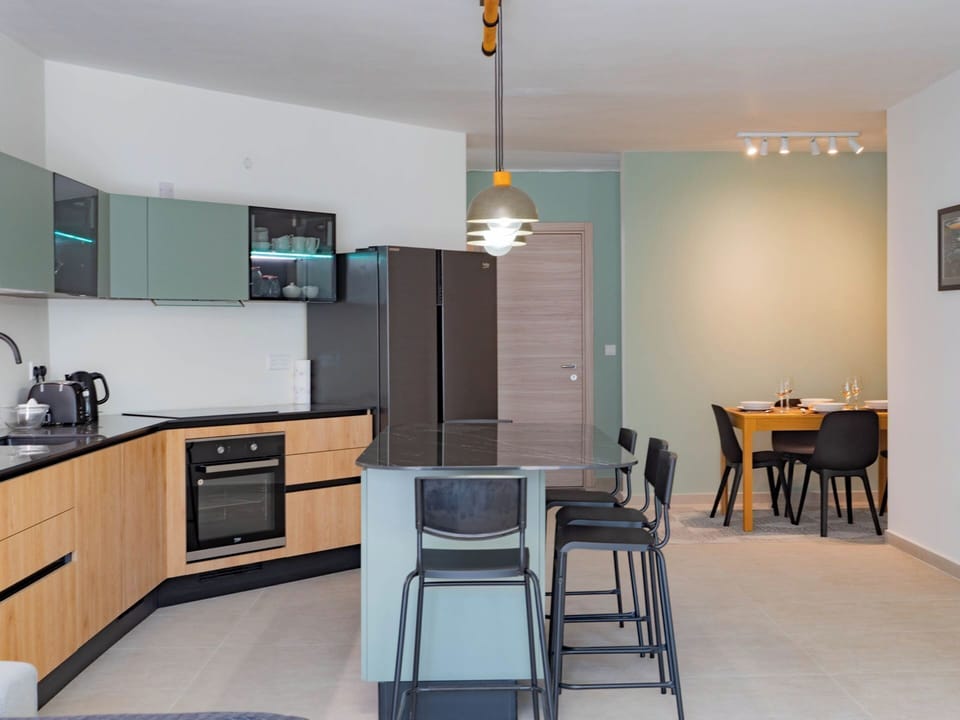 Apartment (3 Bedrooms) | Front of property