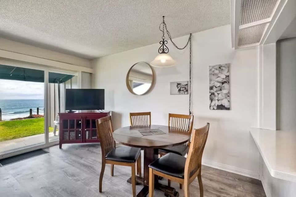 Enjoy meals in this modern dining area with a smart TV for entertainment. The open, light-filled space is perfect for family dinners, casual gatherings, or relaxing after a day at the nearby beach and exploring Mission Beach.