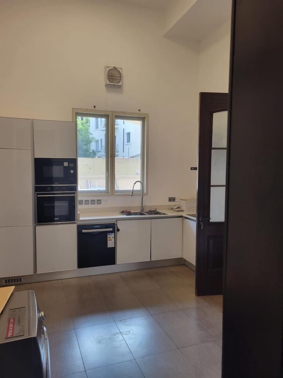 Luxury Apartment, Balcony, City View | Private kitchen | Fridge, microwave, oven, stovetop