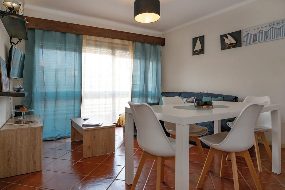 Apartment, City View | In-room dining