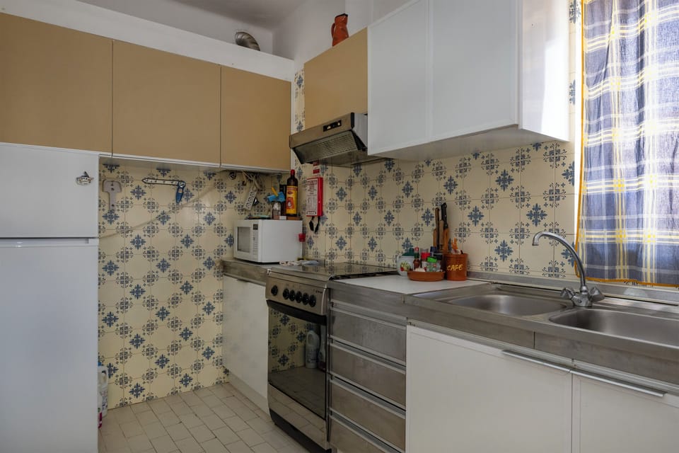 Apartment, City View | Private kitchen | Toaster