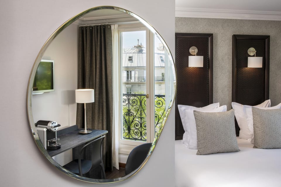 Deluxe Family Room | Premium bedding, minibar, in-room safe, desk