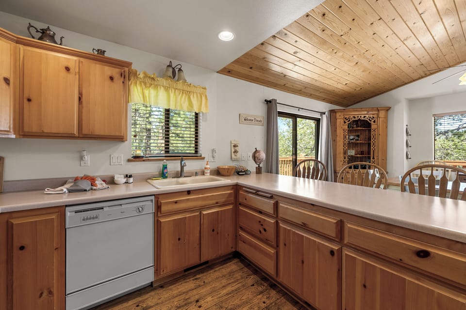 Full Kitchen - Full Kitchen with
Drip coffee maker & Keurig
BBQ – Propane
Dishwasher
and all of the essentials