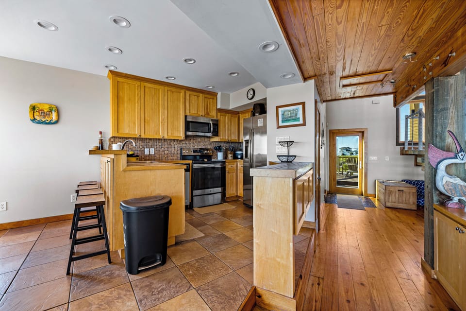 Full Kitchen - Stainless Steel Appliances + Keurig - First Floor