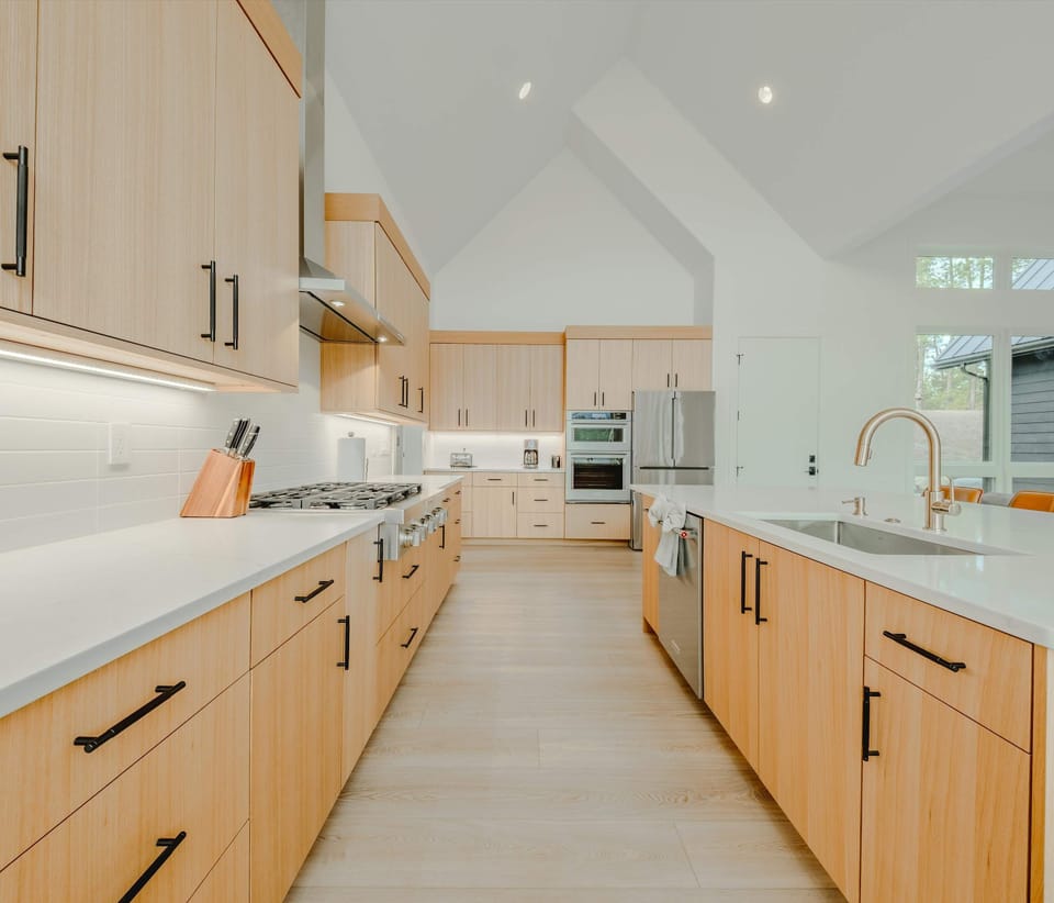 House, Multiple Beds, Patio, Mountain View (Sophie Lake Chalet) | Private kitchen