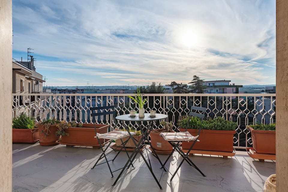Apartment, Balcony, City View | Outdoor dining