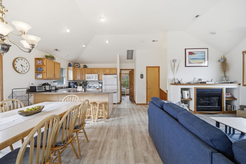 Indoors, Dining Room, Dining Table, Furniture, Table