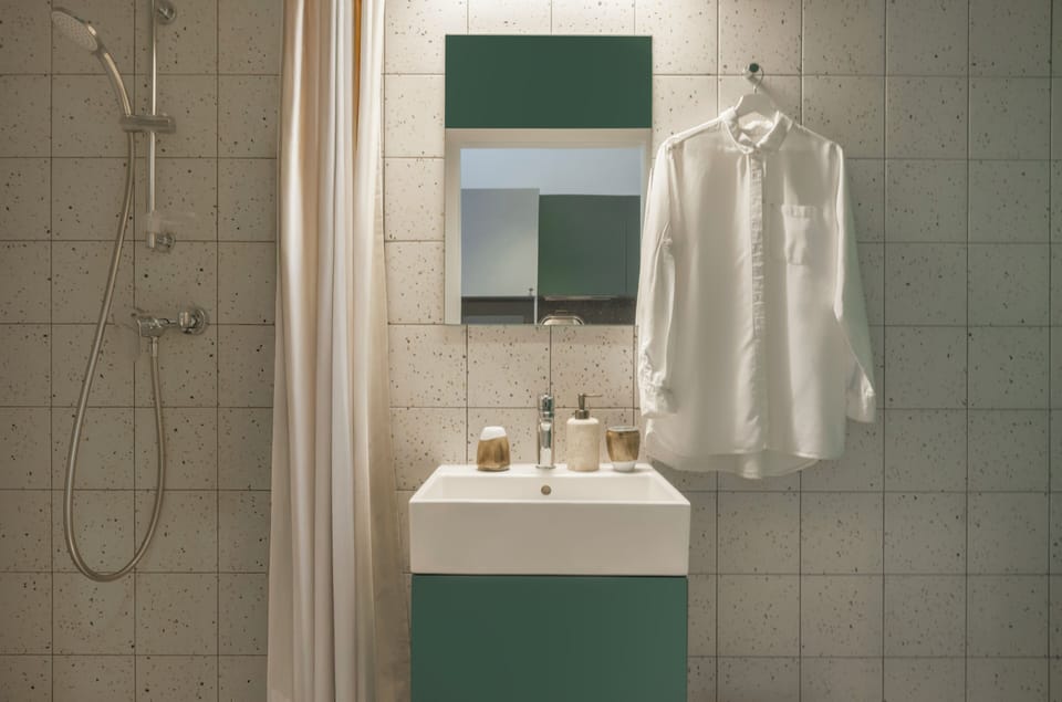 Studio | Bathroom