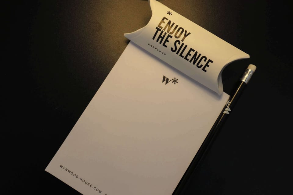 Minimal notepad for guest notes