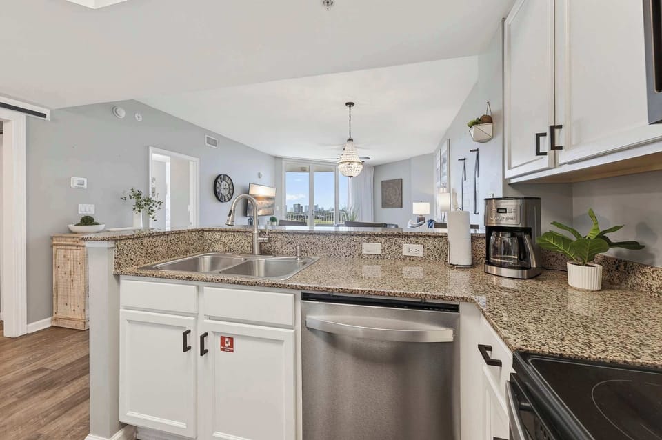 Condo, Multiple Beds, Balcony, City View (Cozy Retreat in the) | Private kitchen