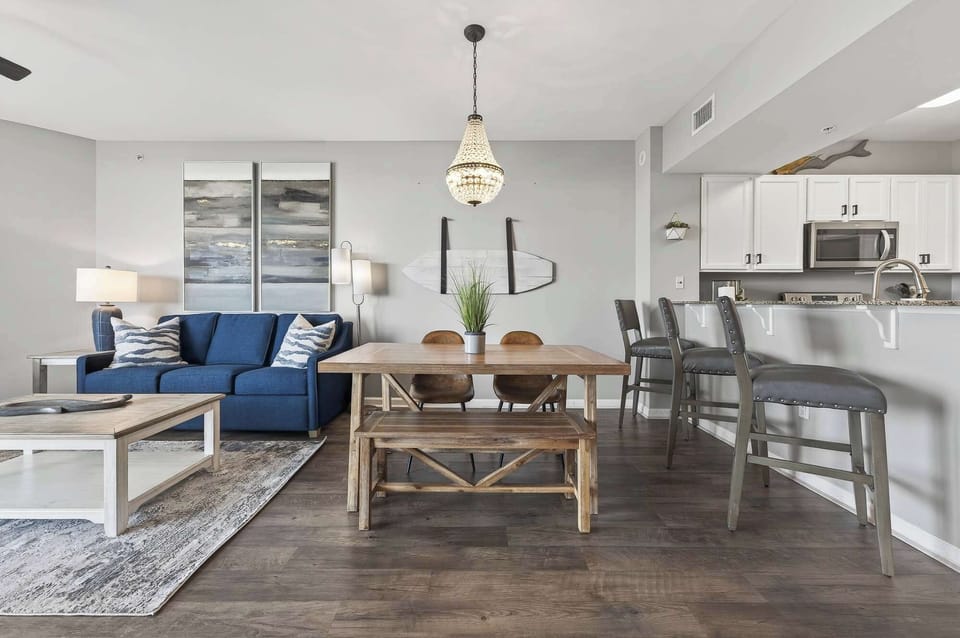 Condo, Multiple Beds, Balcony, City View (Cozy Retreat in the) | Living area