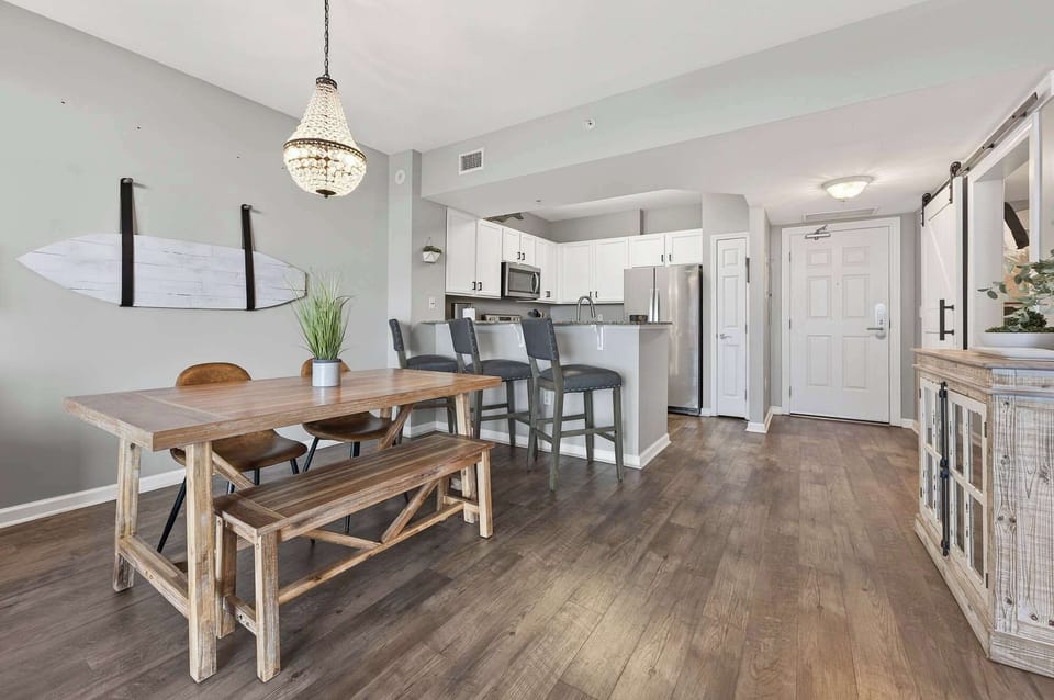 Condo, Multiple Beds, Balcony, City View (Cozy Retreat in the) | Dining