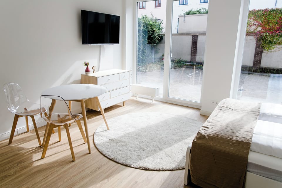 Desk, laptop workspace, WiFi (free)