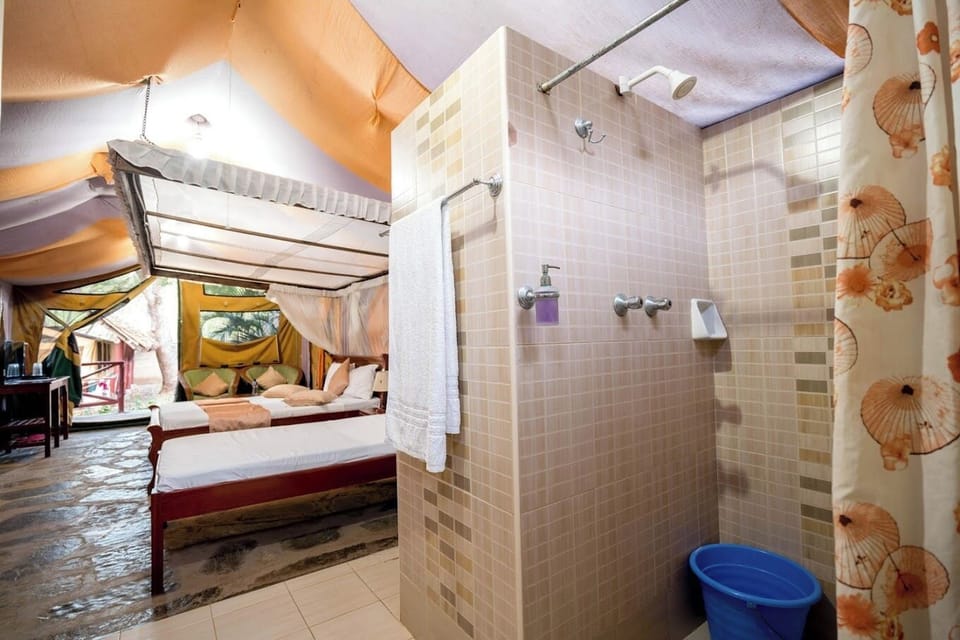 Family Tent | Free WiFi, bed sheets