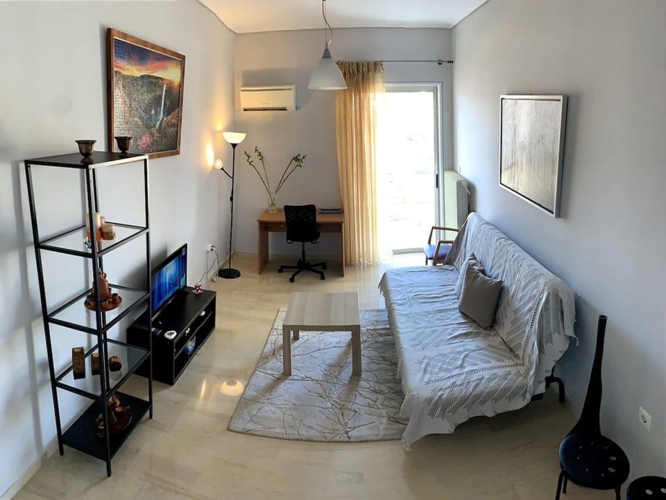 House | 1 bedroom, desk
