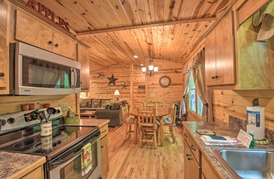 Full Kitchen ready for guests!