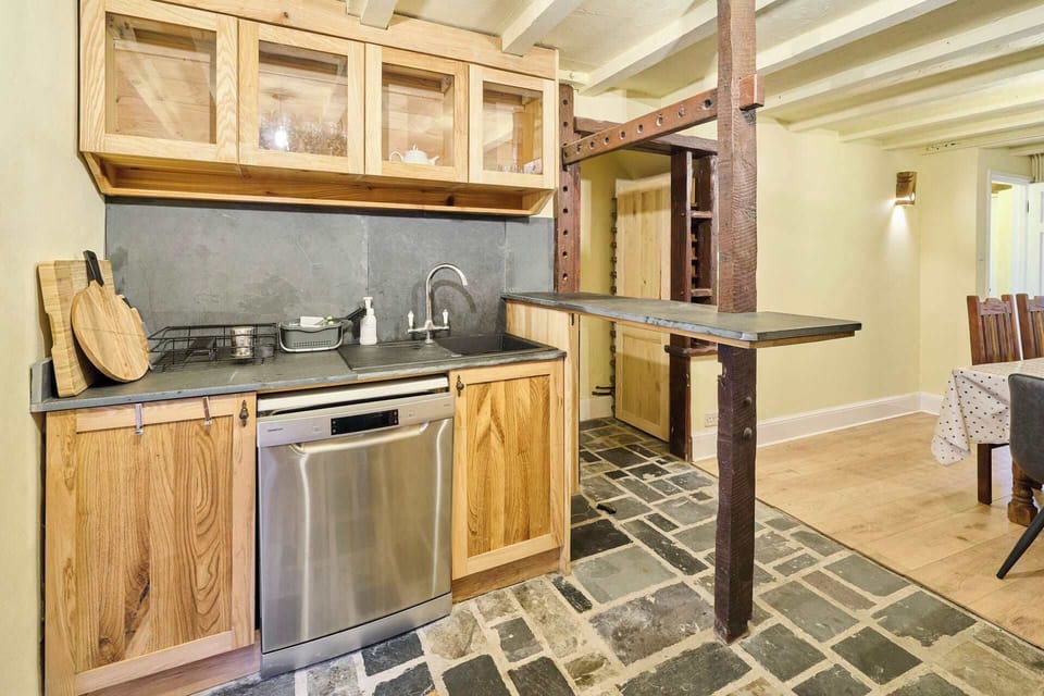 Morley House, Milltown - Host & Stay