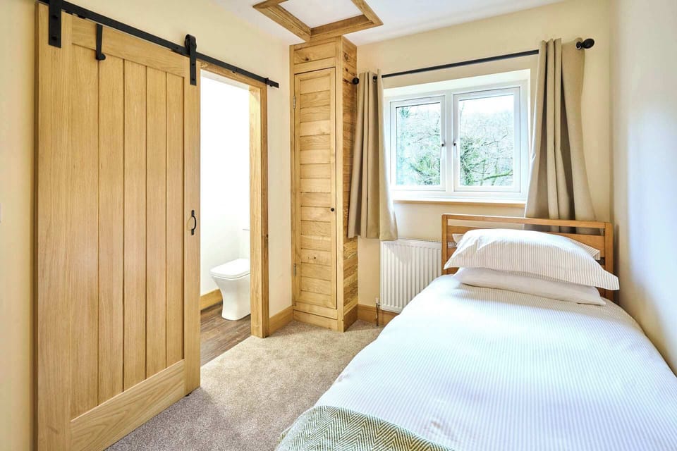 Morley Cottage, Milltown - Host & Stay