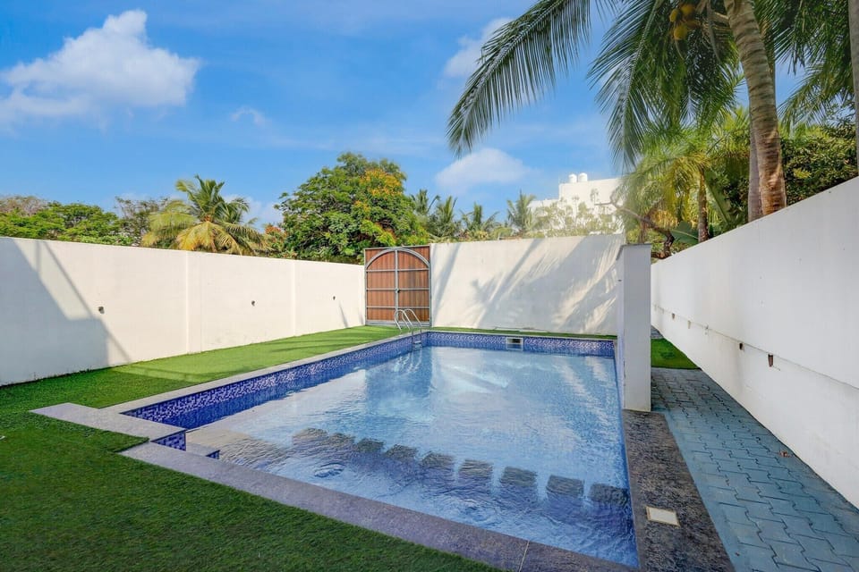 Holiday Home Swimming Pool