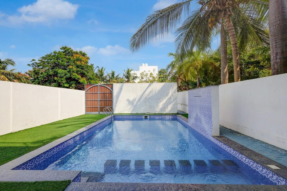 Holiday Home Swimming Pool