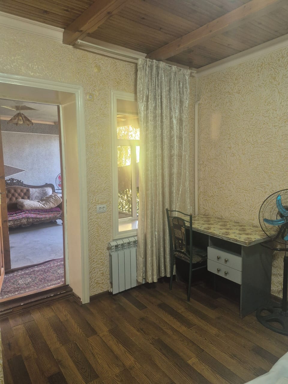 In-room safe, soundproofing, WiFi (free)