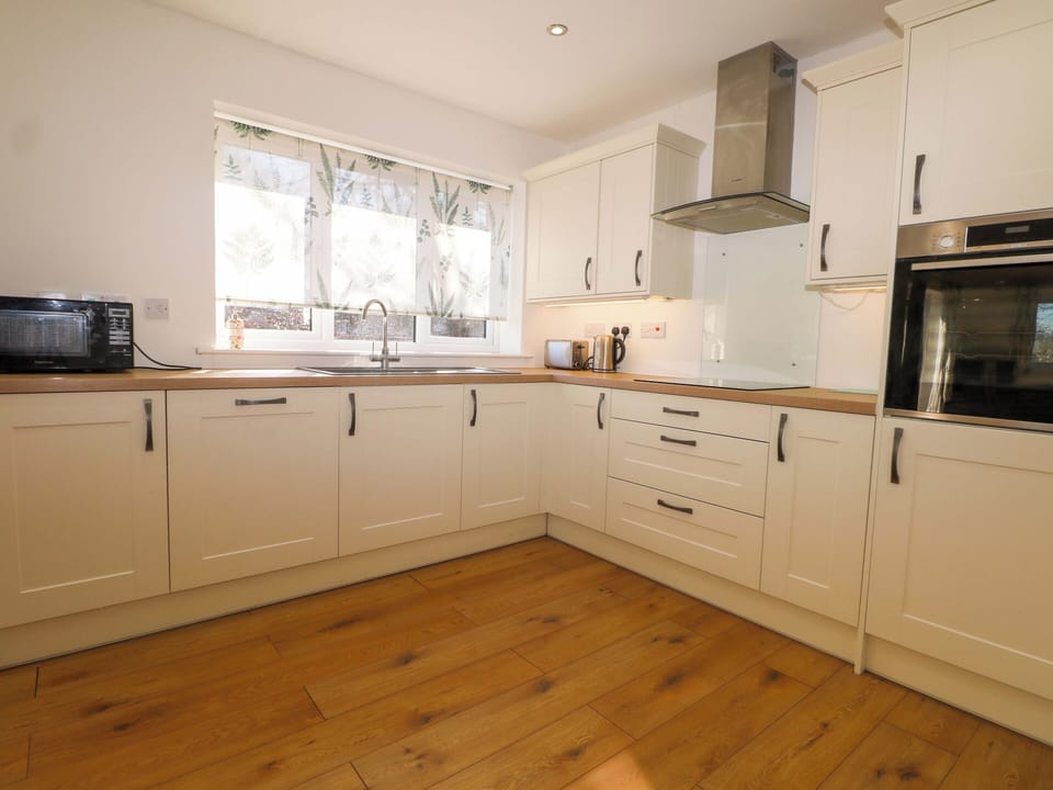 Dishwasher, cookware/dishes/utensils