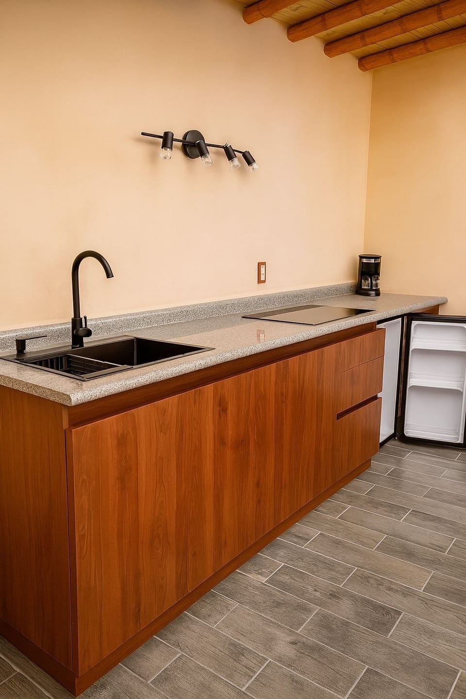 Comfort Studio, Balcony, Mountain View | Private kitchen | Mini-fridge
