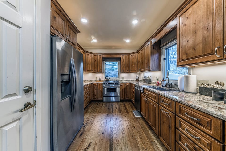 Chalet, Multiple Beds, Patio, River View (Unit 207) | Private kitchen