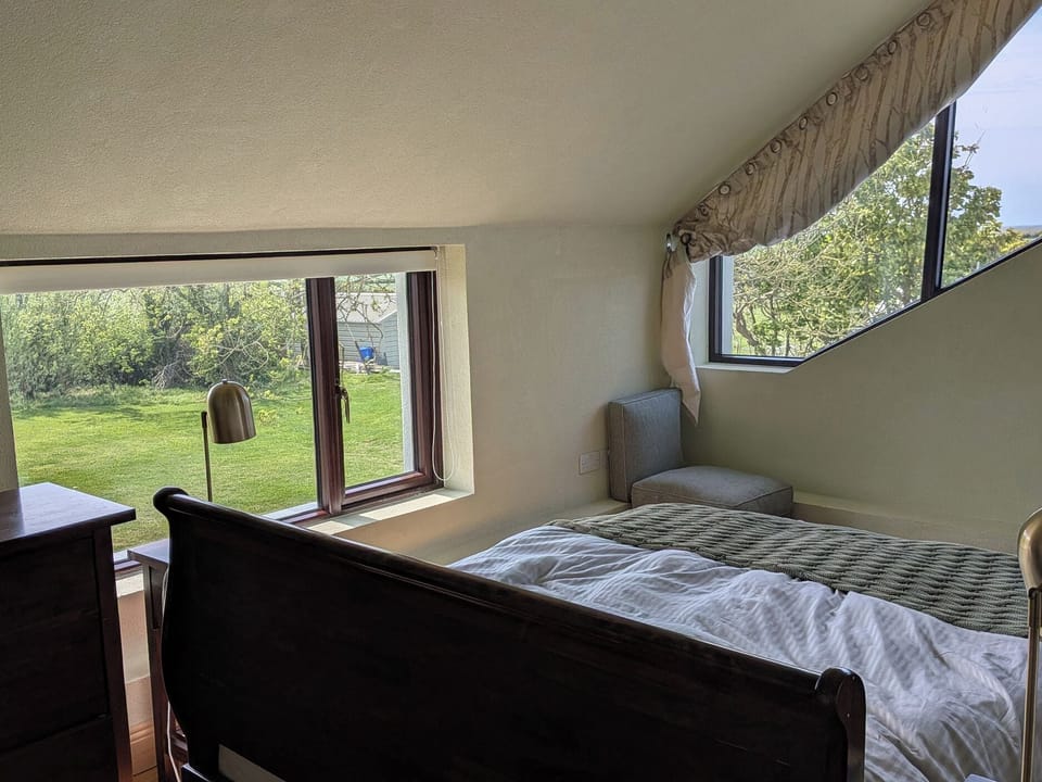 Cottage | 2 bedrooms, WiFi (free), individually decorated, individually furnished