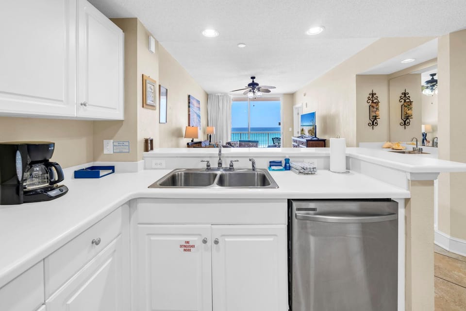 Condo, Multiple Beds (Majestic Beach Towers 2-305) | Private kitchen