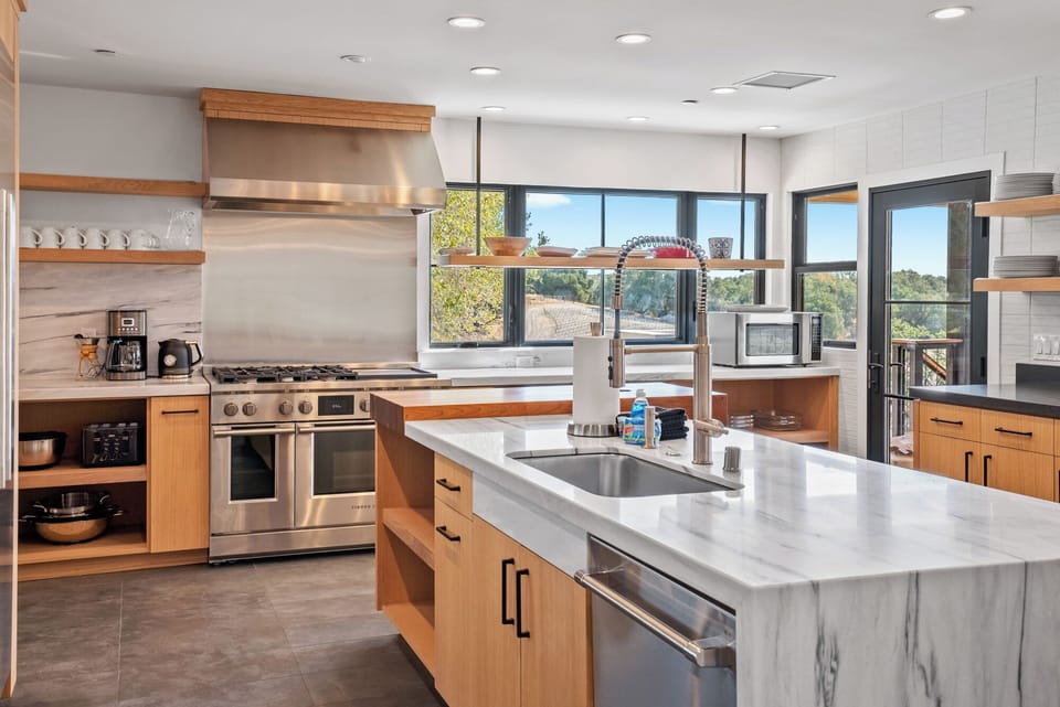 Prep with a view. A gourmet chef’s kitchen where every meal begins with inspiration.