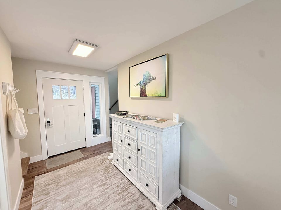 An inviting foyer will welcome you home​