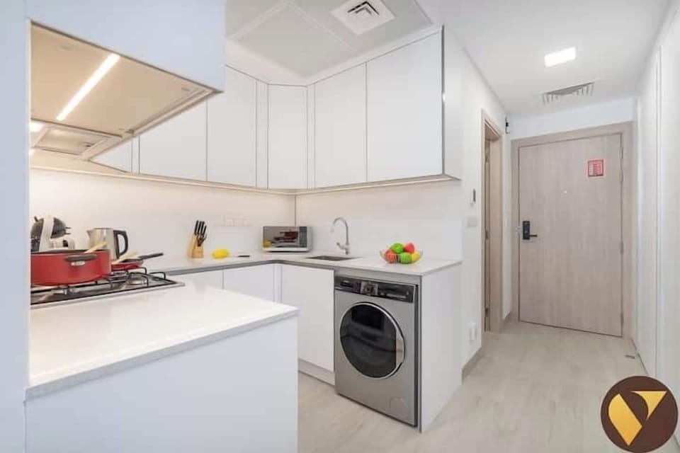 Luxury Studio, Balcony, City View | Private kitchen | Full-size fridge, microwave, oven, stovetop