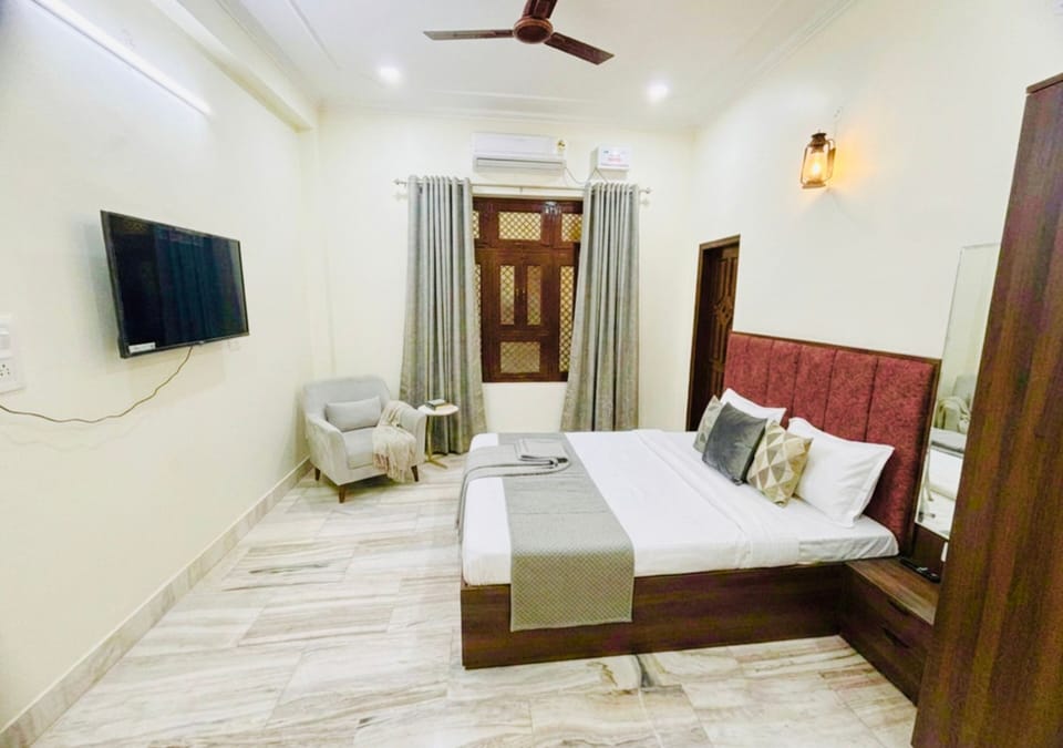 Comfort Double Room, Private Bathroom | Iron/ironing board, free WiFi