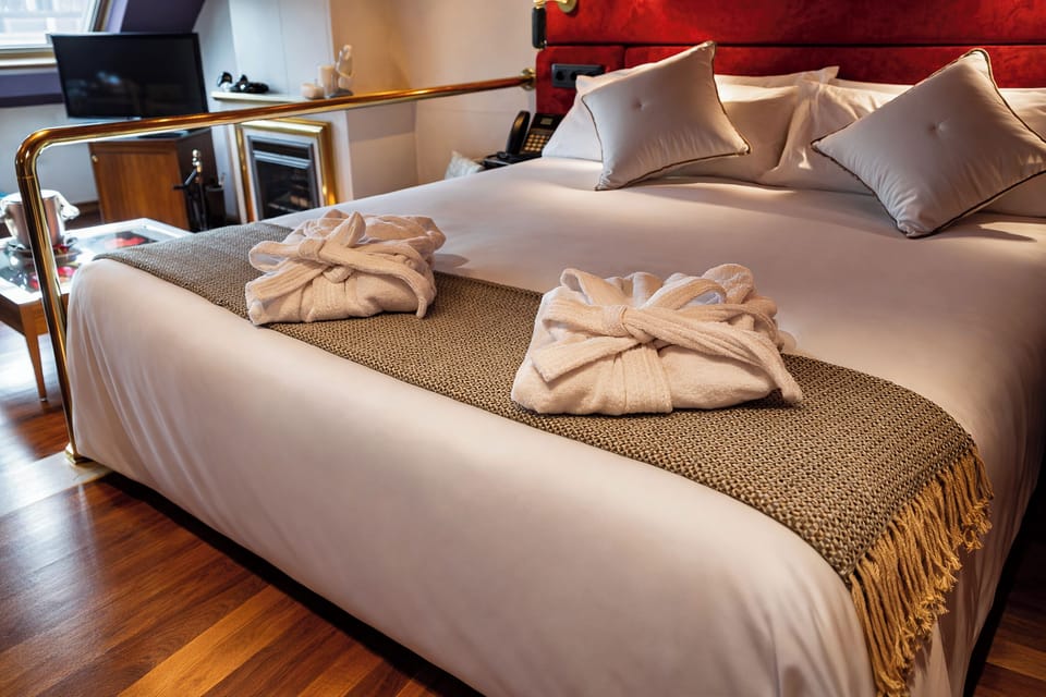 Junior Suite | In-room safe, iron/ironing board, free WiFi