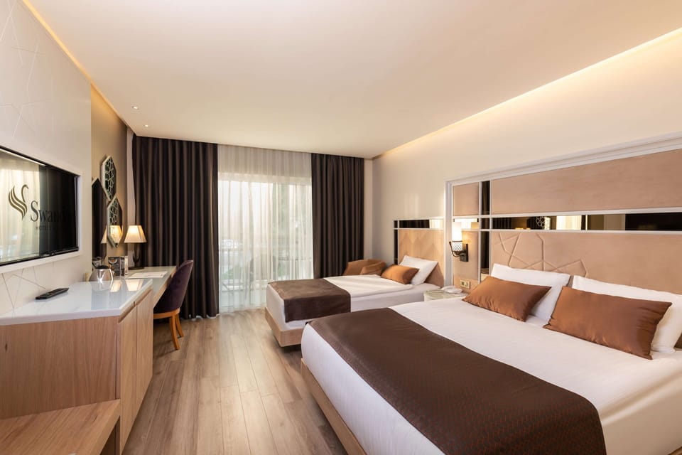 Deluxe Room, 1 Bedroom, Non Smoking | Premium bedding, free minibar, in-room safe, desk