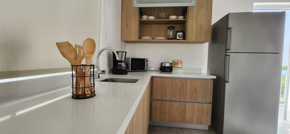 Full kitchen