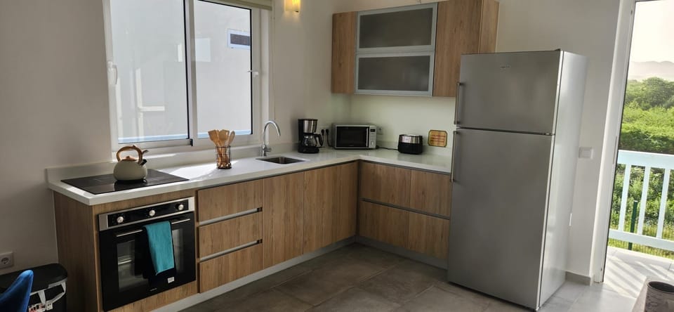 Full kitchen