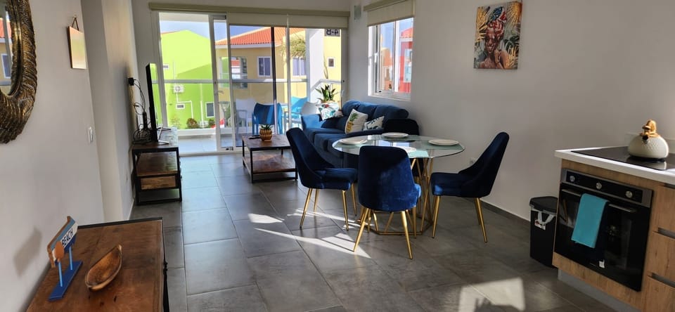 Sunny, spacious apartment
