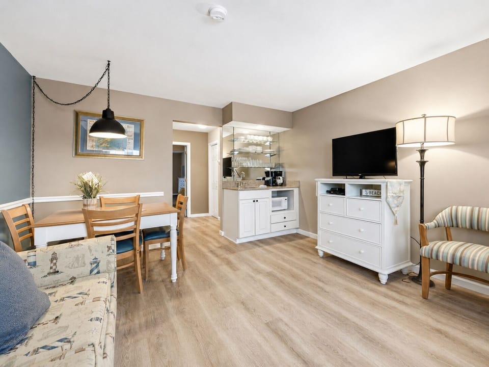 Condo, 1 Bedroom | Private kitchen | Coffee/tea maker